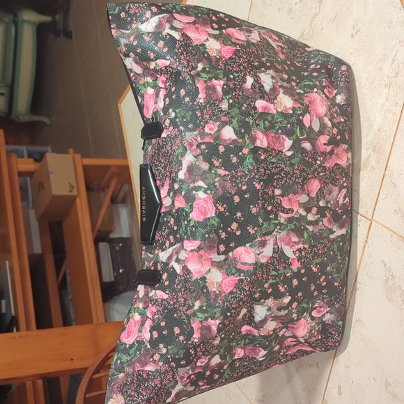 Givenchy Handbags - Givenchy multifloral tote